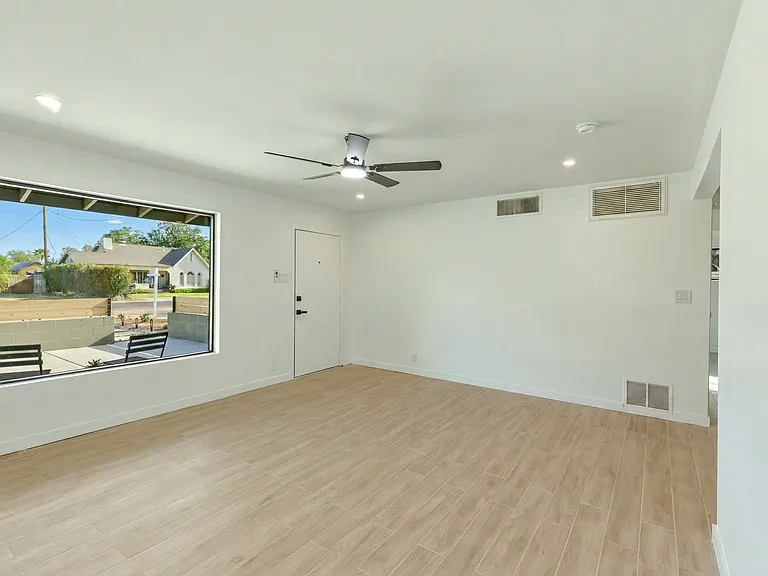 1438 E Sheridan St — Photo 8