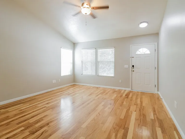 4049 E Sioux St — Photo 4