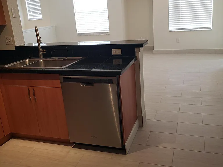 1101 Belmont Pl #1101 — Photo 8