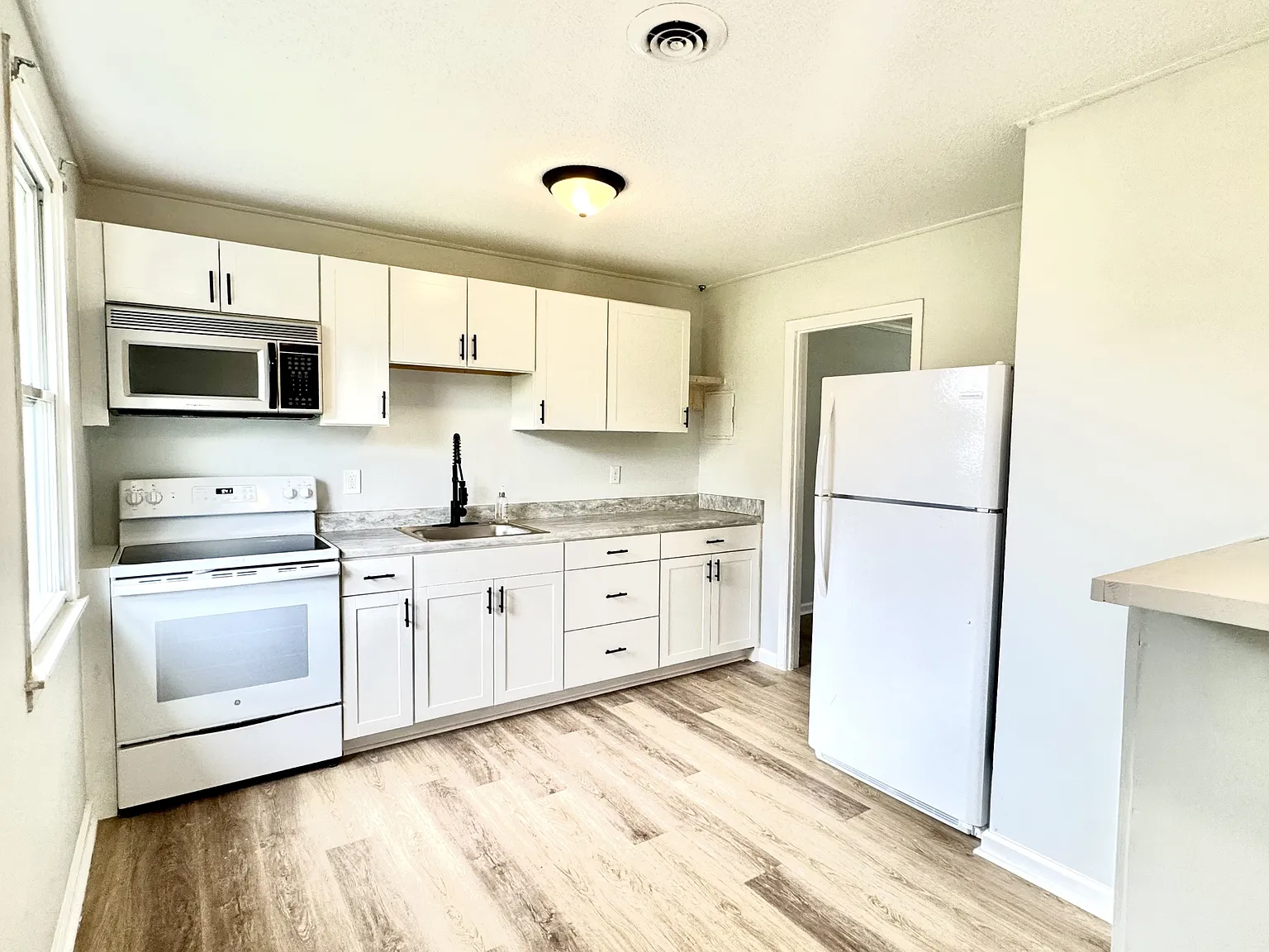 1222 Davis Street - 1 — Photo 3