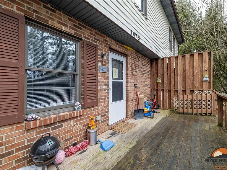 1475 Sandy Cir — Photo 20