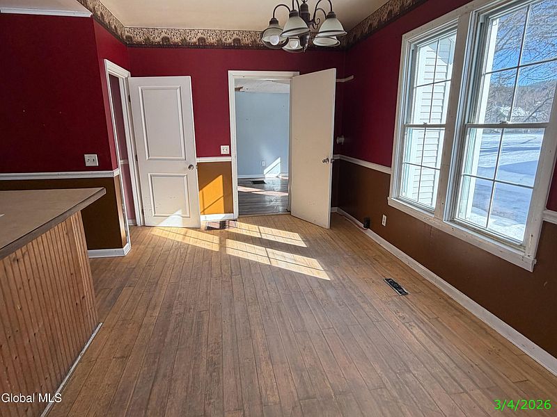 4th image of 124 Lake George Avenue