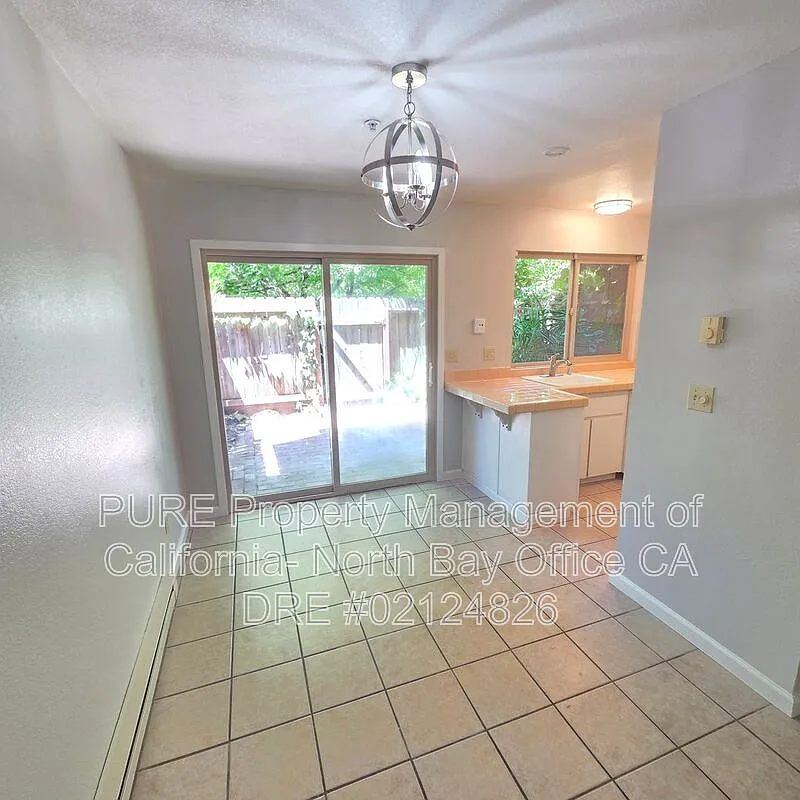2 bed, 1.5 bath, 1138 sqft, $2,400 — Photo 3