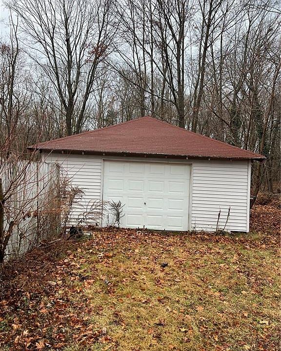 2nd image of 1577 W Shore Rd