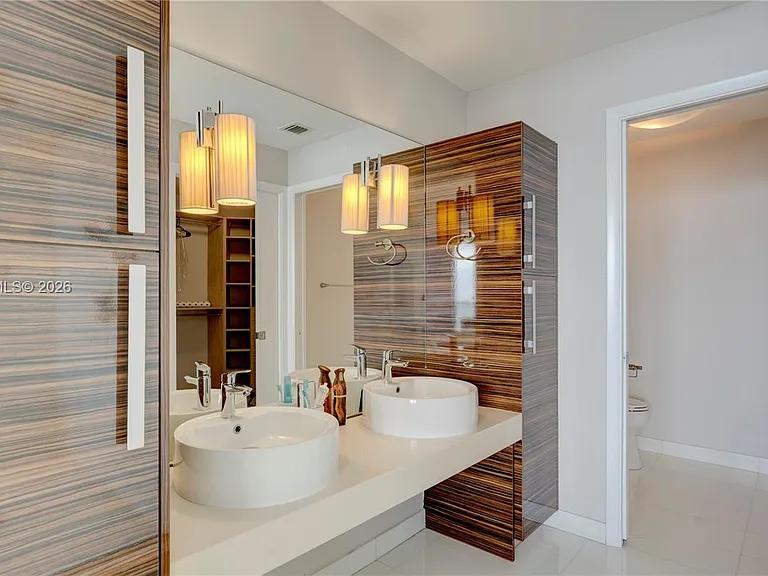 2020 N Bayshore Dr #1905 — Photo 39