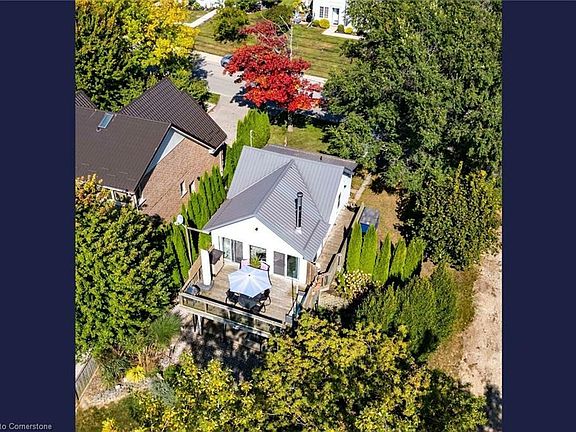 2nd image of 106 Brown St