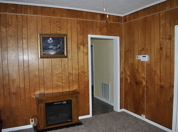 3rd image of 906 Cole St