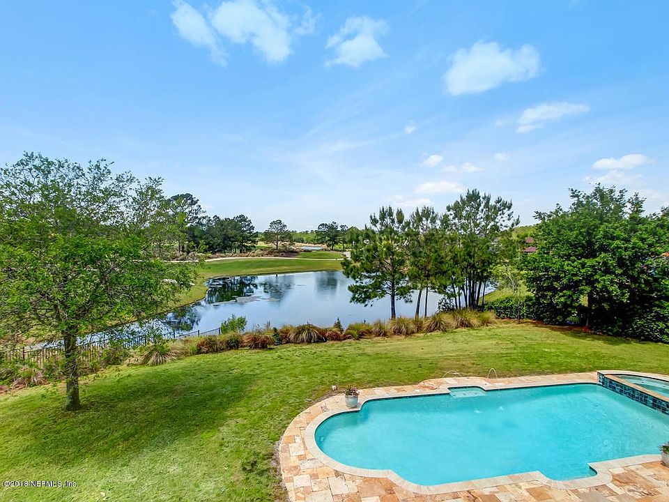 Gorgeous lake & golf views