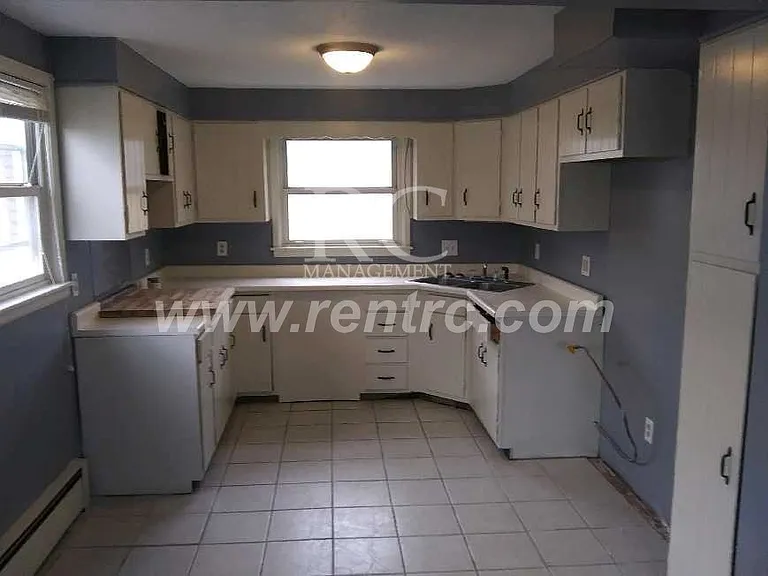 905 Sprague Rd — Photo 2