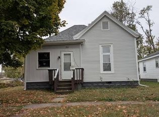 711 W 6th St, Mount Carmel, IL 62863