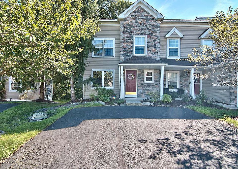 Front showing large driveway