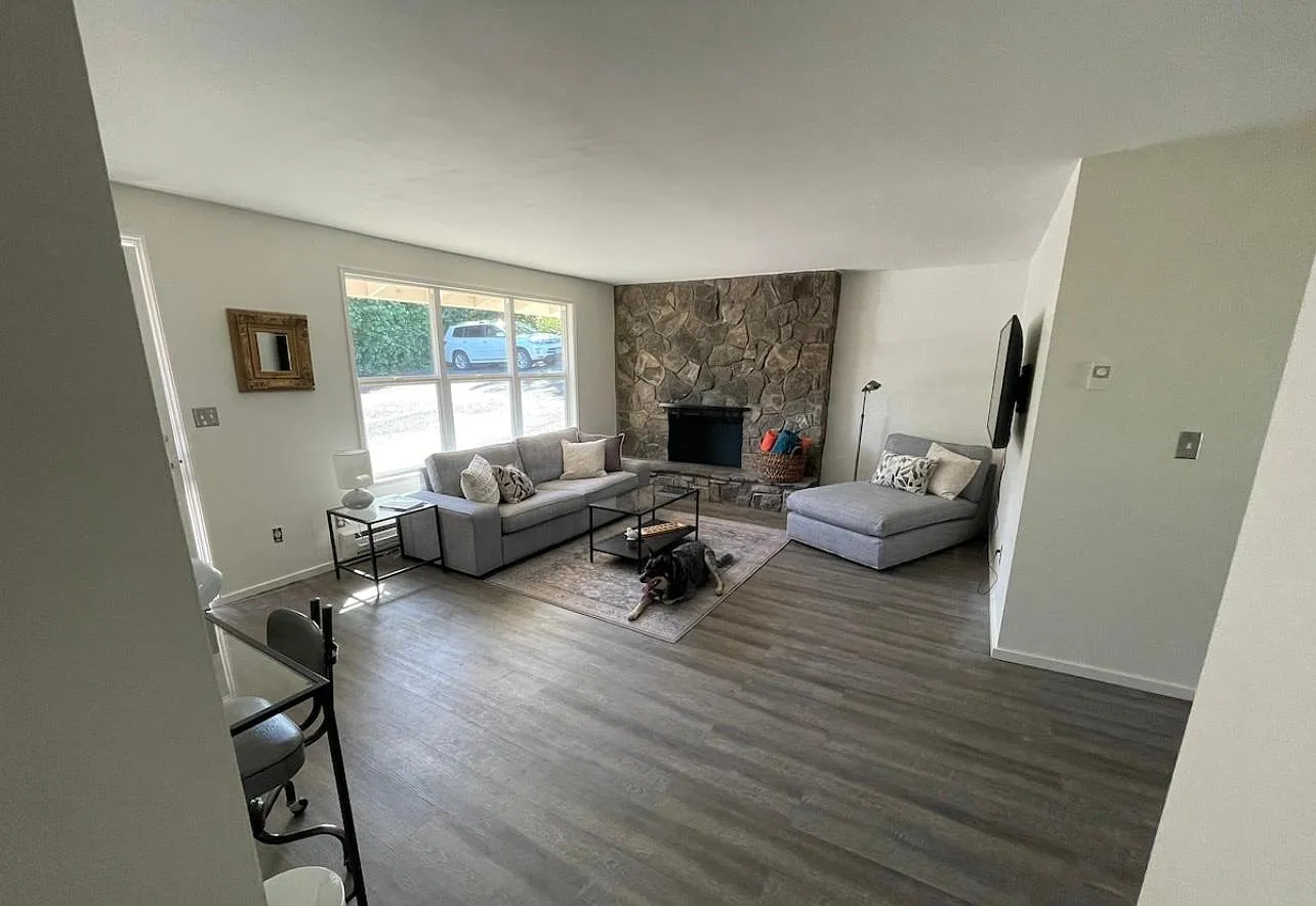 2 bed, 750 sqft, $2,200 — Photo 4