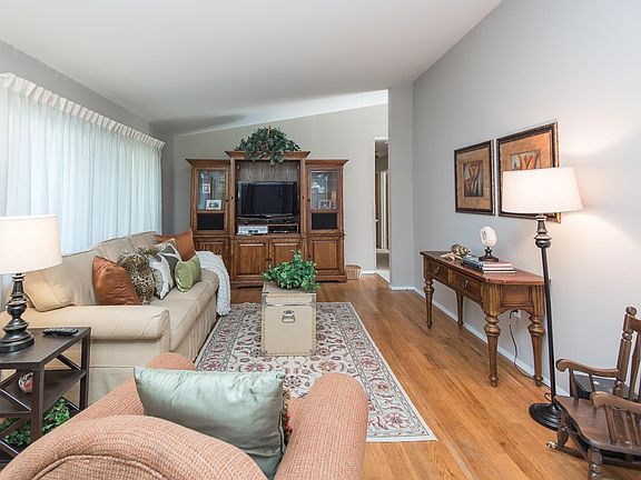 4th image of 670 Jamaica Pl