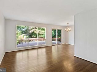 4132 Roberts Rd, Fairfax, VA 22032