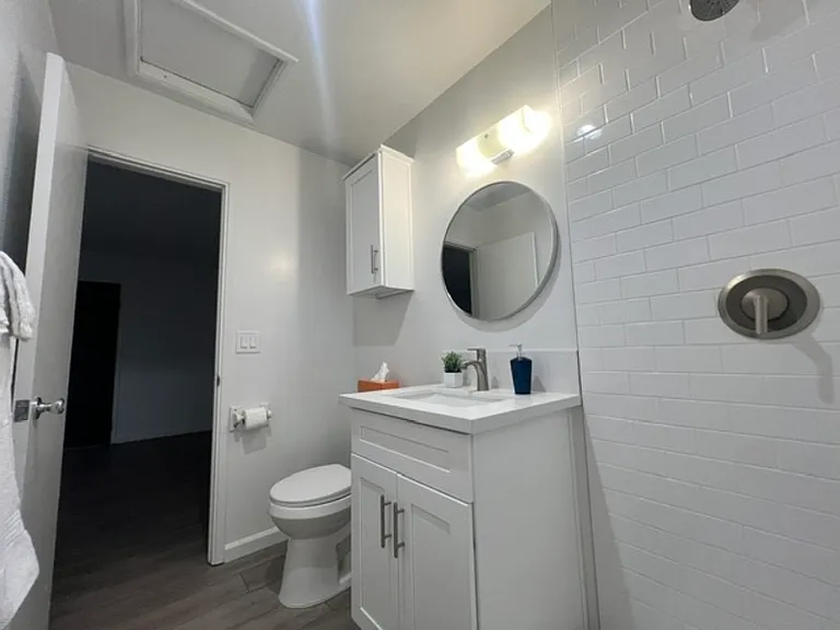 4006 Ingraham St #8 — Photo 4