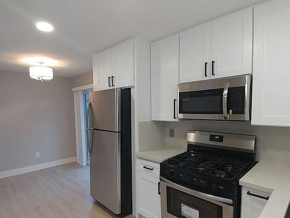 4th image of 4450 Newton Ave #3