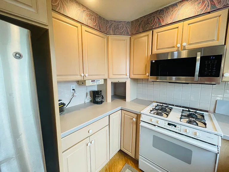 8831 Macon St — Photo 6