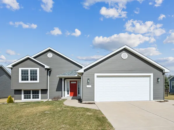 414 W Meadow Ln, Walcott, IA 52773