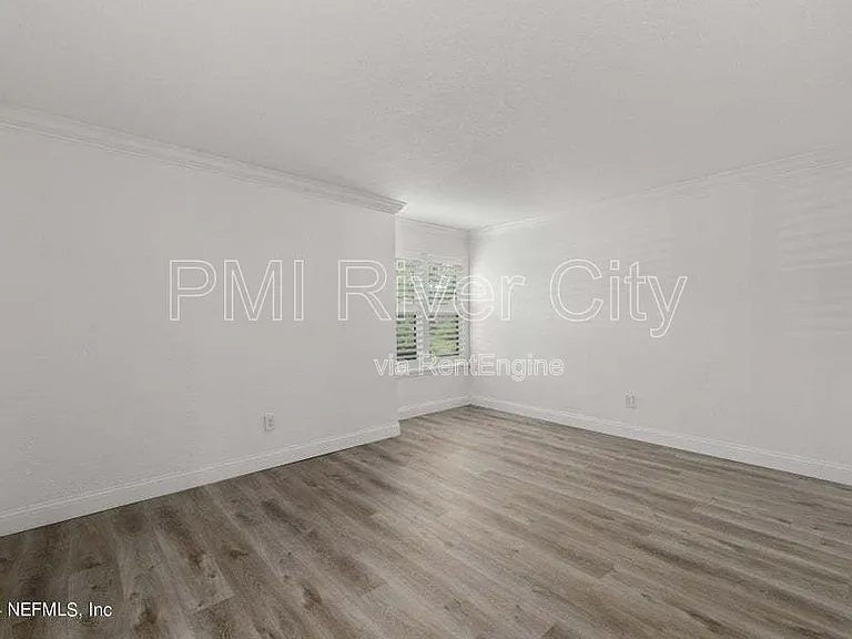 908 Shoreline Cir — Photo 22