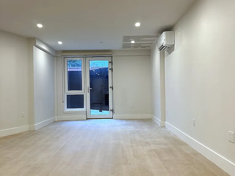 77-63 Vleigh Pl #226 — Photo 3