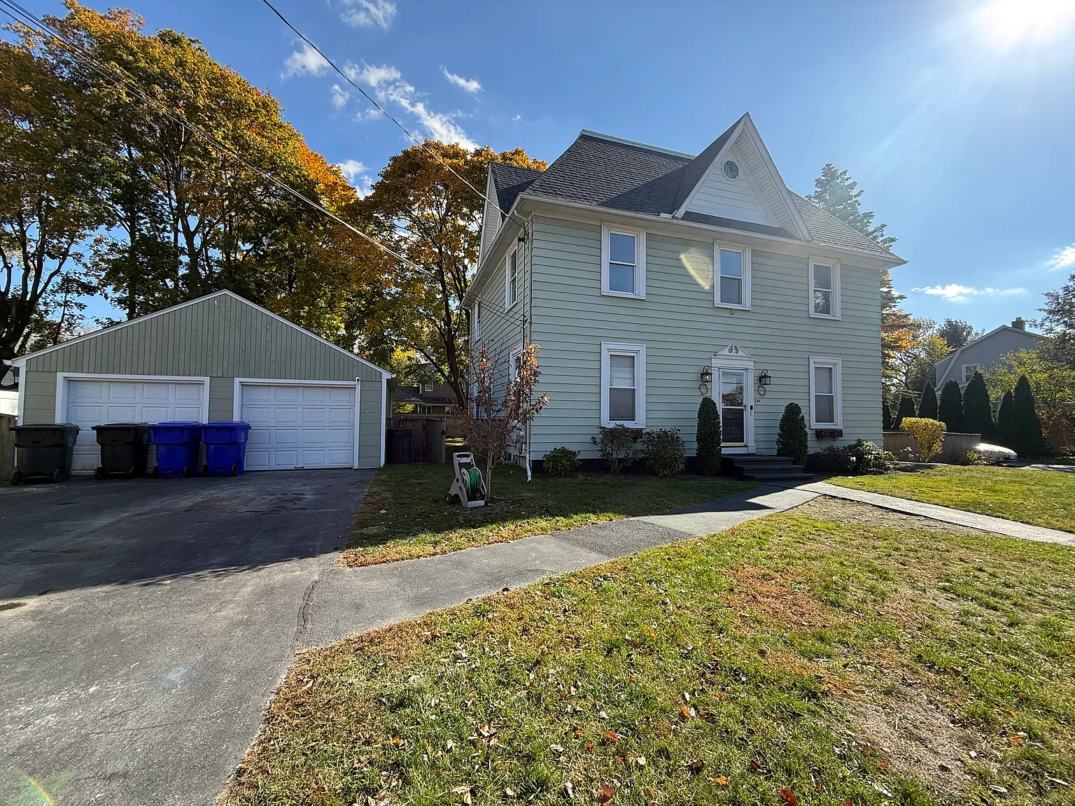 3 bed, 2100 sqft, $3,000 — Photo 1