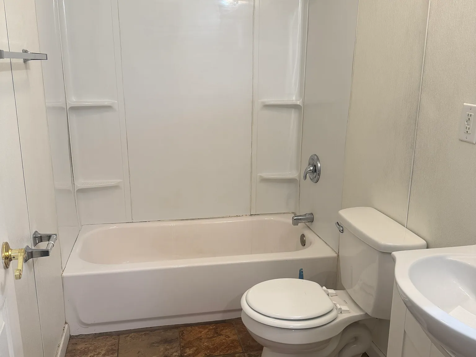 3 bed, $1,200 — Photo 4