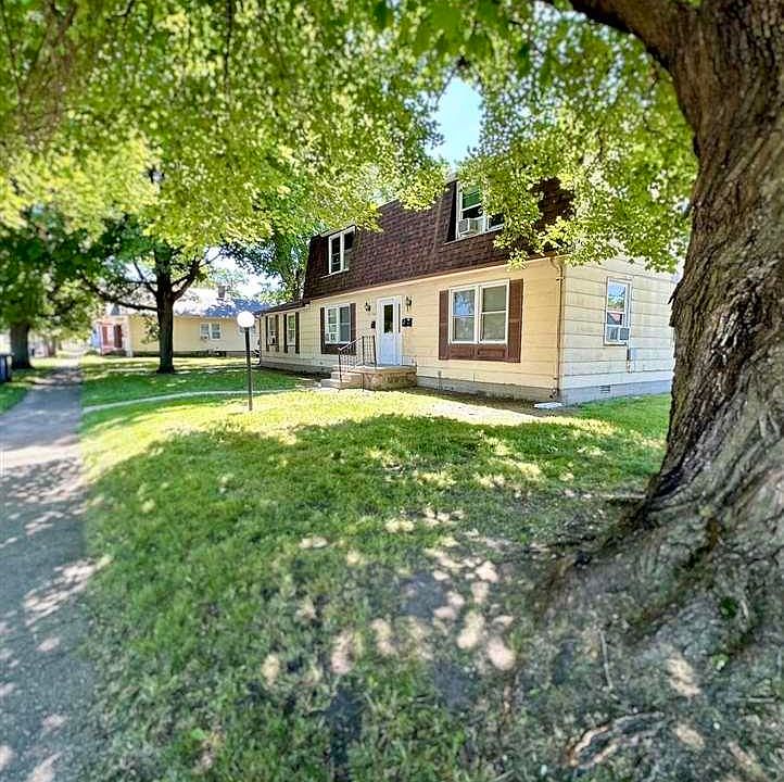 1st image of 707 3rd Ave
