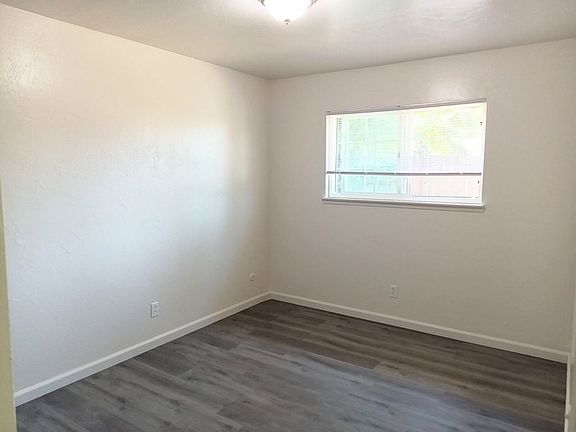 3rd image of 2731 W Caldwell Ave APT C