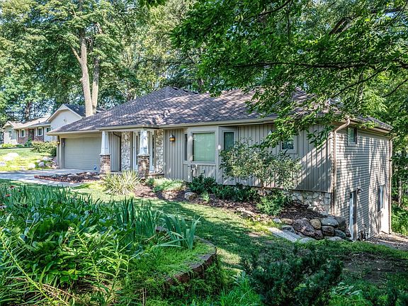3rd image of 314 Forest Dr