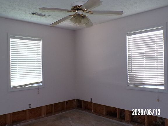 4th image of 275 Westchester Cir