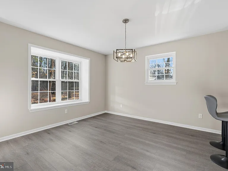 221 Oak Ln — Photo 9