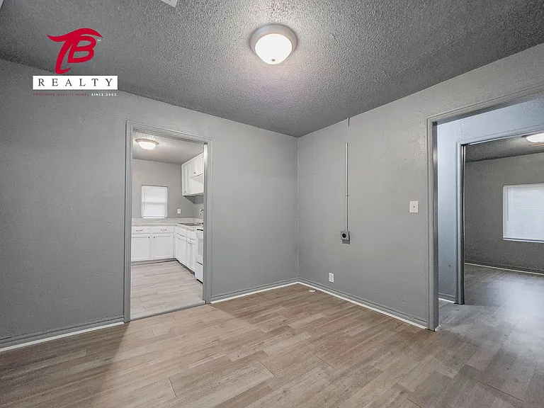 2320 NE 20th St — Photo 5