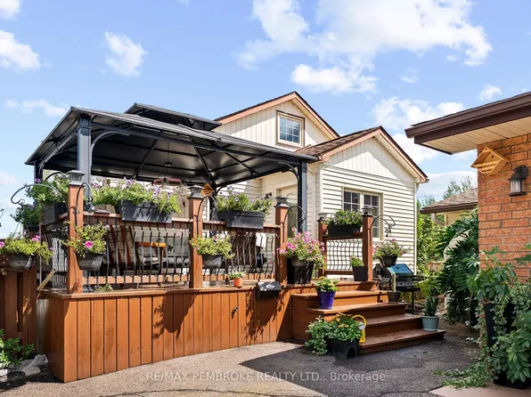 1315 Blakely Cres, Pembroke, ON K8A 6Z9