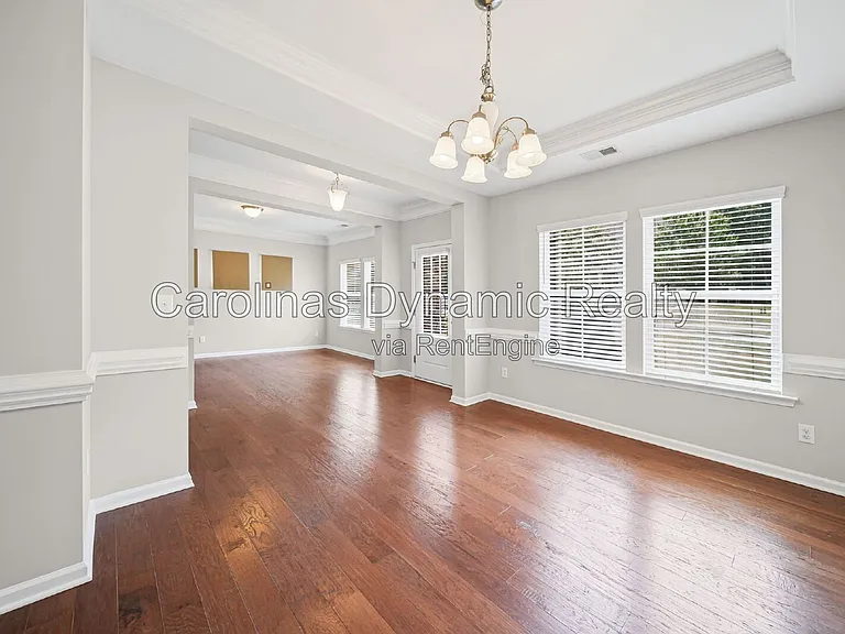 1912 Madeira Cir — Photo 4