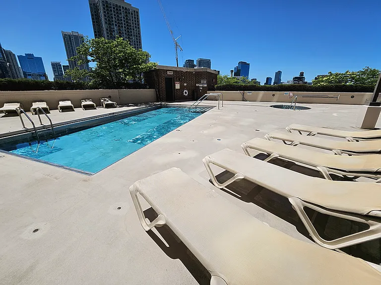 600 N Kingsbury St #1404 — Photo 3