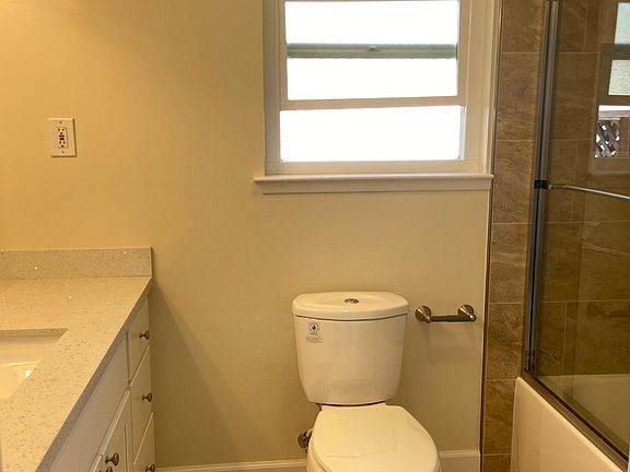 3rd image of 1552 Roosevelt Ave