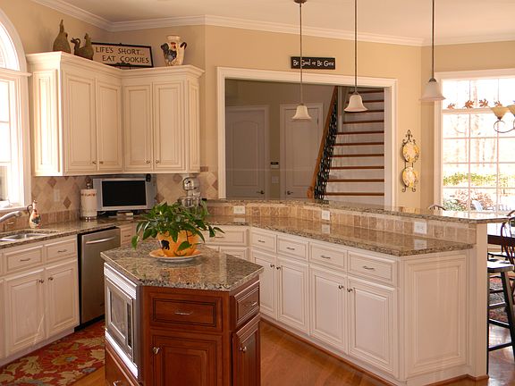 4th image of 156 Shelbourne Pl