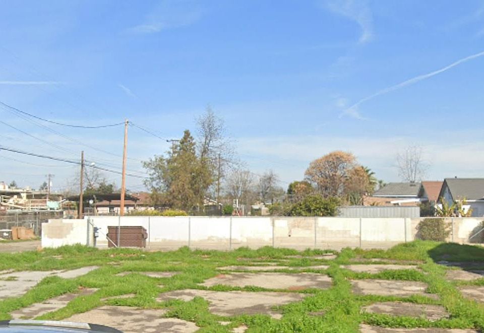 1st image of 1122 7th St