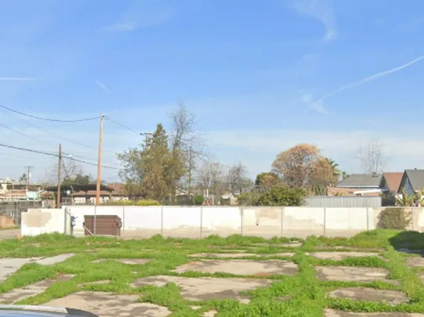 1122 7th St, Sanger, CA 93657