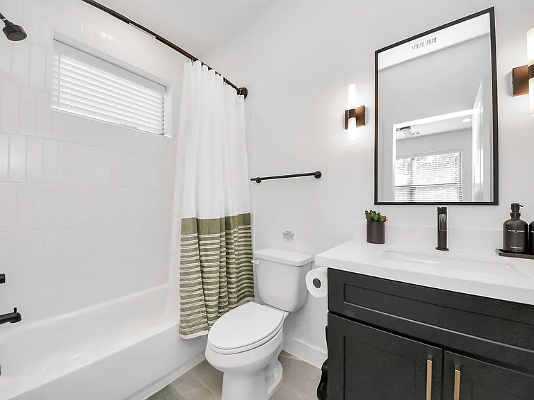 2524 Live Oak St — Photo 12