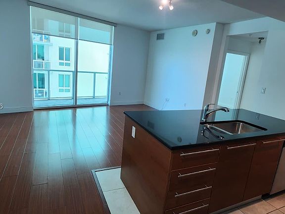 4th image of 1900 N Bayshore Dr APT 3717