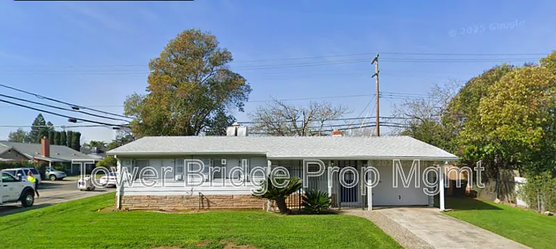 3 bed, 1.0 bath, 1008 sqft, $2,195 — Photo 2