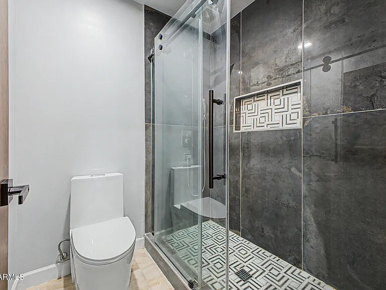 2311 E Colter St — Photo 37