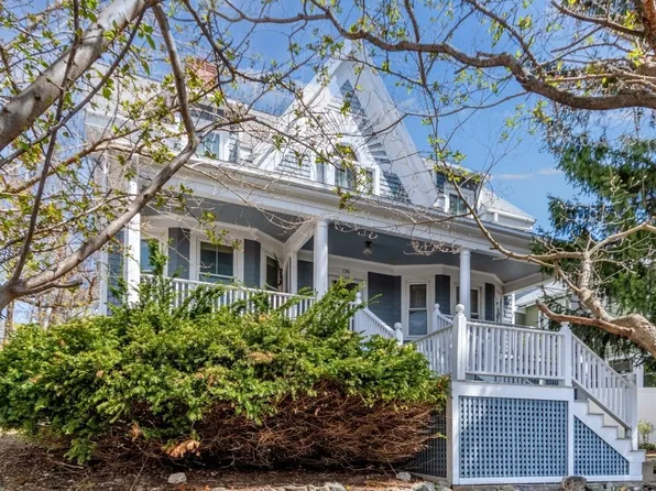 136 Walnut St, Watertown, MA 02472