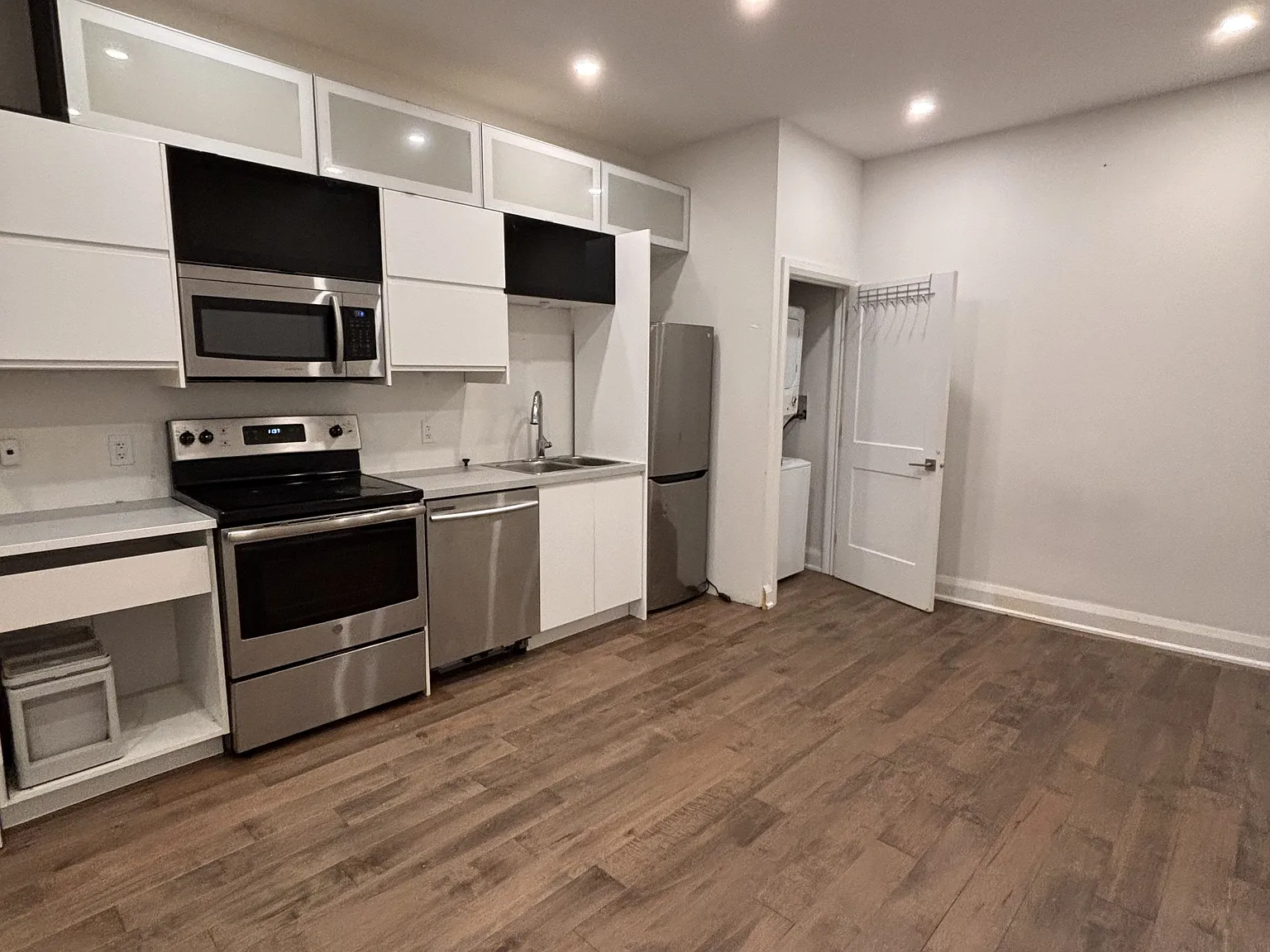 1 bed, 1.0 bath, 700 sqft, $1,700 — Photo 2