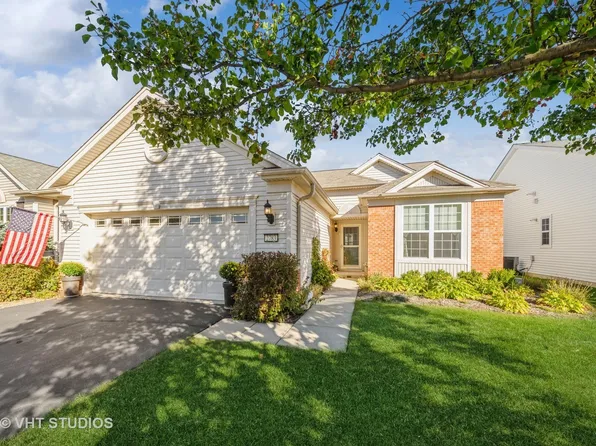 2783 Beacon Point Cir, Elgin, IL 60124