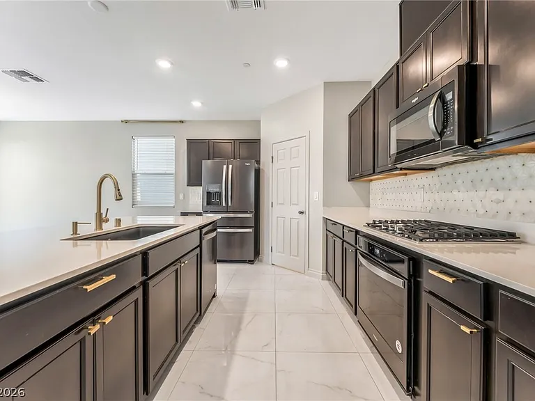 8448 Vulturo Ave — Photo 11