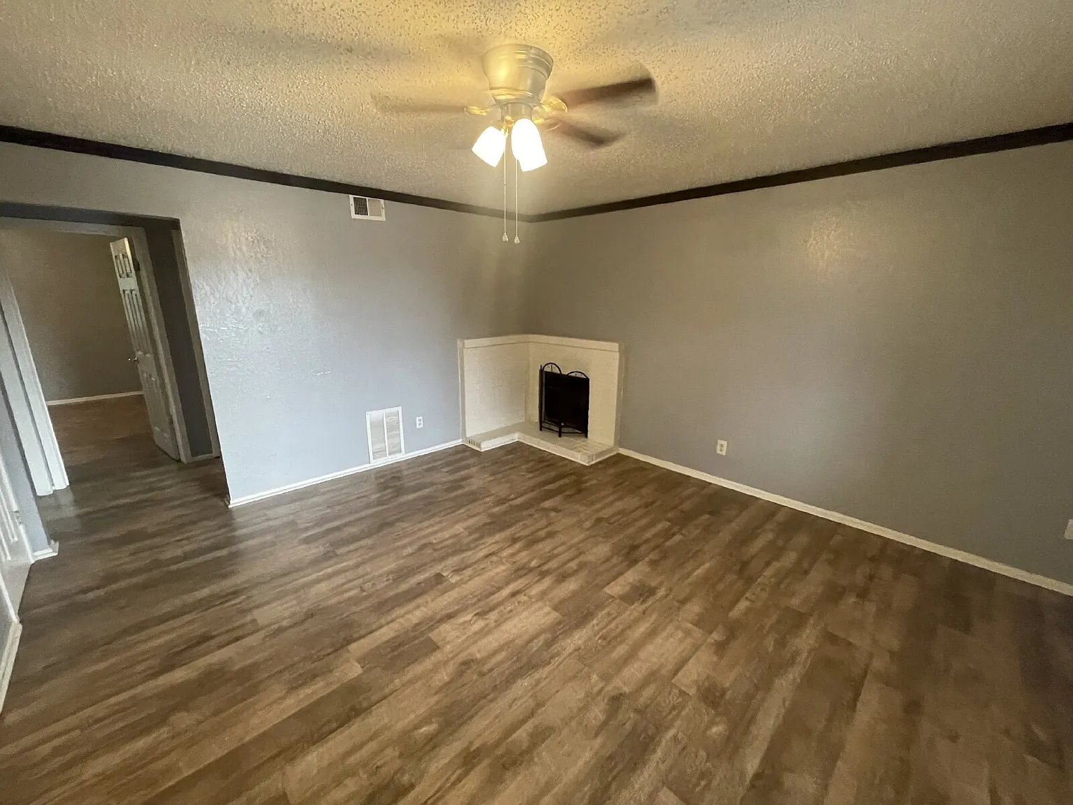 2 bed, 1.0 bath, 800 sqft, $725 — Photo 2