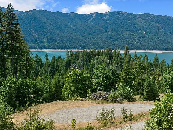 The building site is shovel ready and this project is currently on builder's calendar for Spring 2024.>