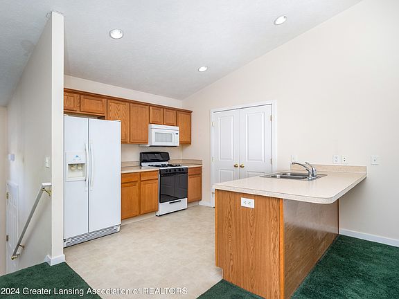 5th image of 8711 Huntington Dr